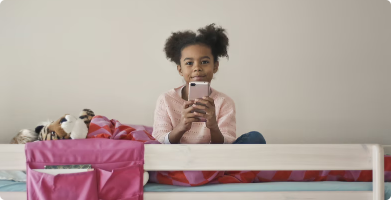 Назван лучший возраст для появления смартфона у ребенка