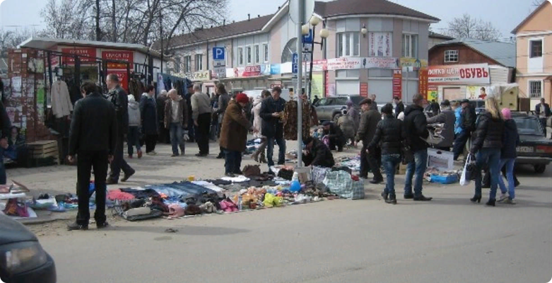 Блошиный рынок расположен по адресу Тула пересечение улиц Смирнова и Колетвинова